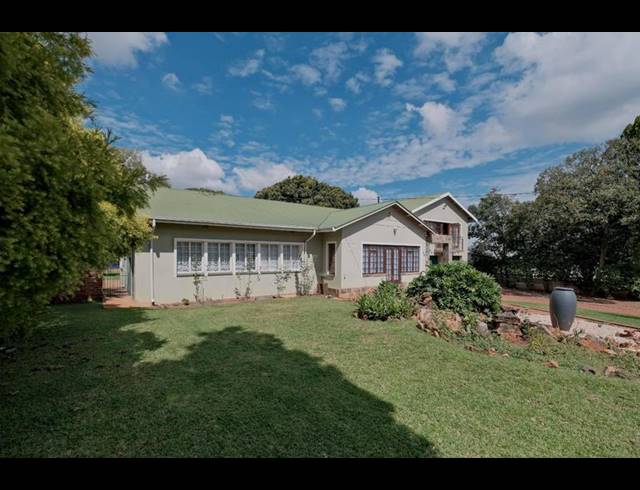 4 BEDROOM HOUSE FOR SALE IN CLUBVIEW